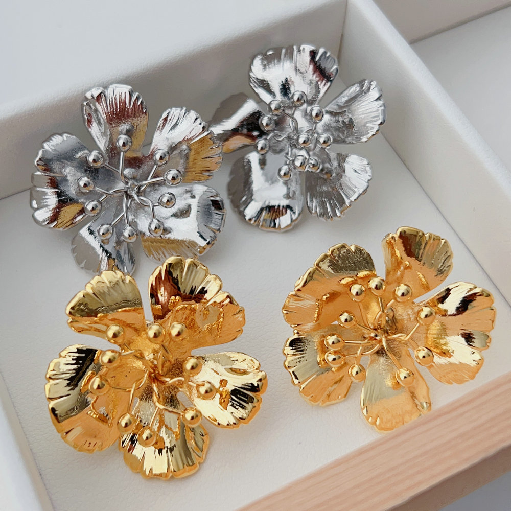 Metal flower earrings