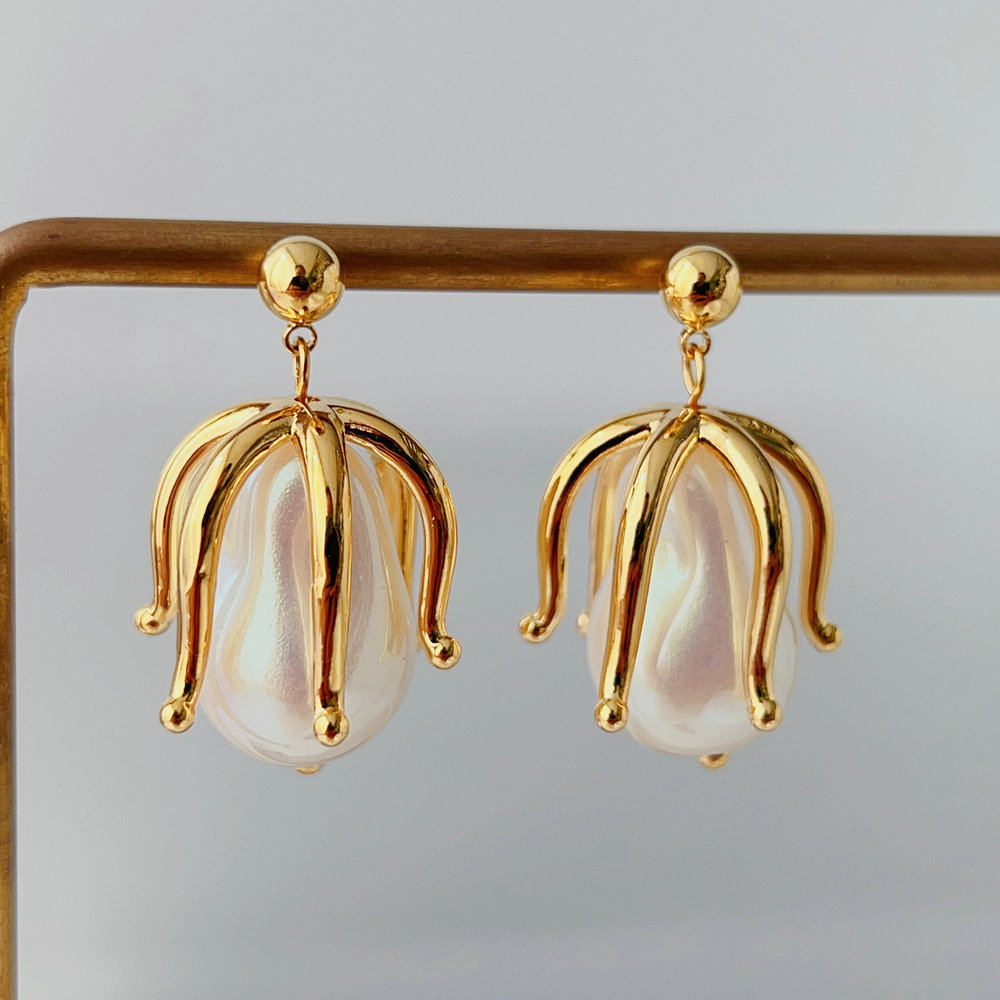 Pearl drop earrings