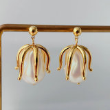 Pearl drop earrings