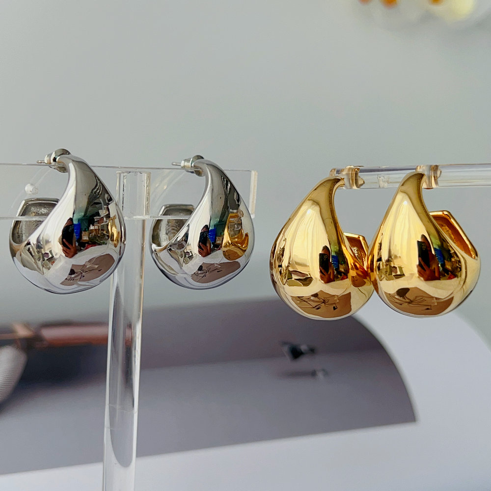 Metal chunky hoop
