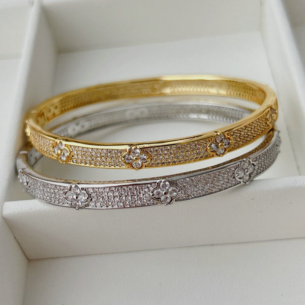 Pave clover flower bangle