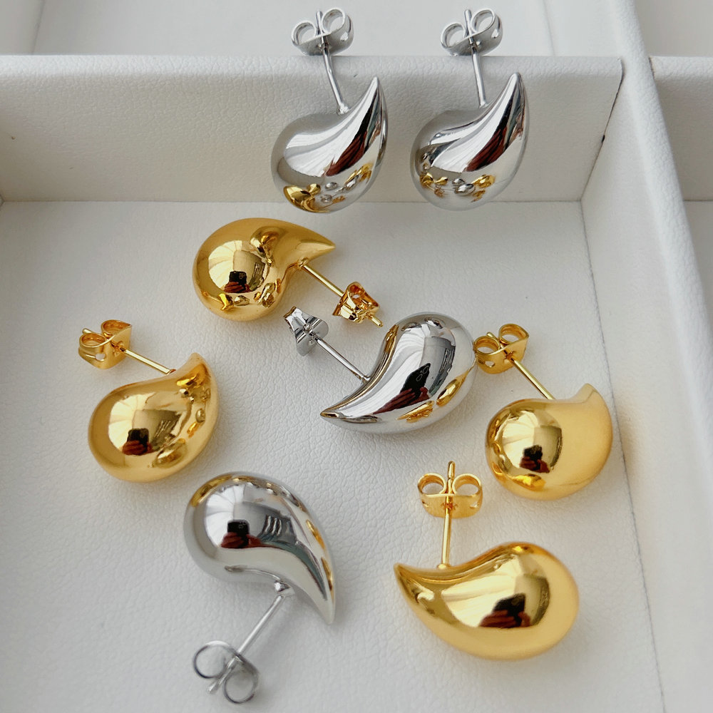 18mm comma gold metal earrings
