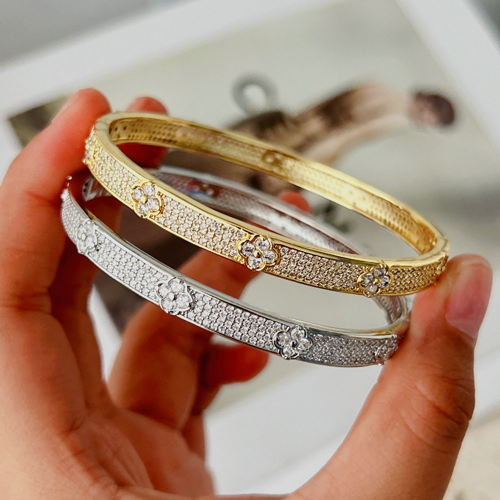 Pave clover flower bangle