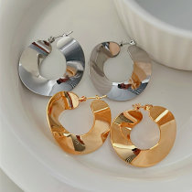 Metal twist hoop