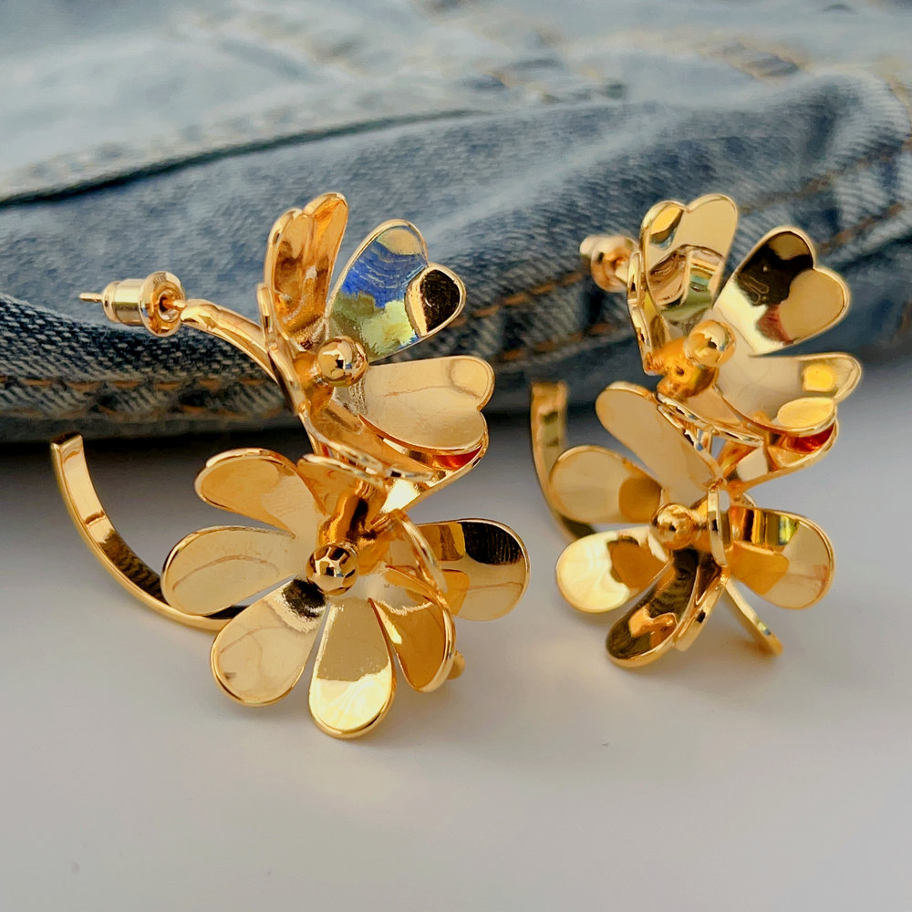 Metal flower hoop