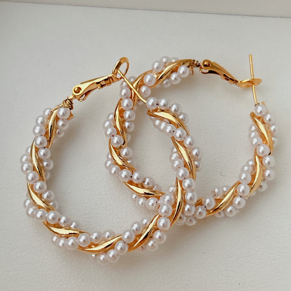 Pearl twist hoop