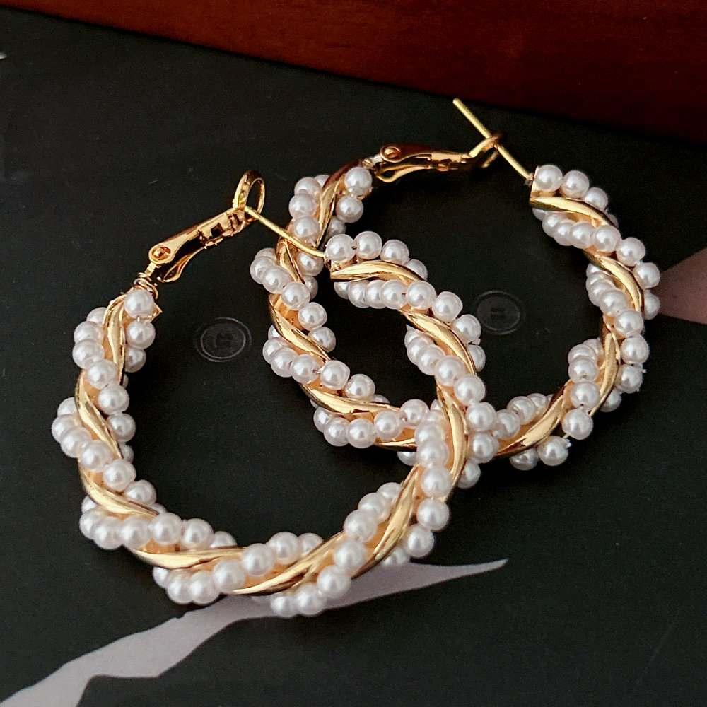 Pearl twist hoop