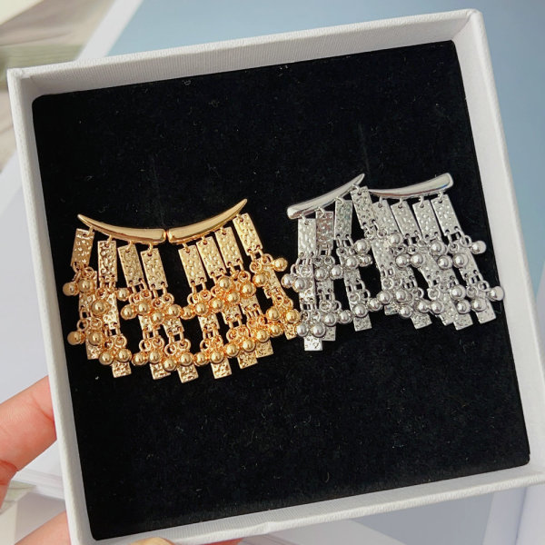 Metal fashion tassel earrings