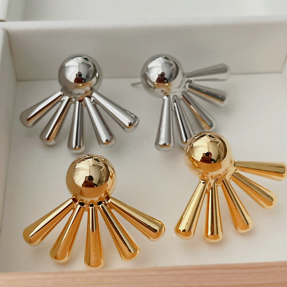 Metal fan earrings