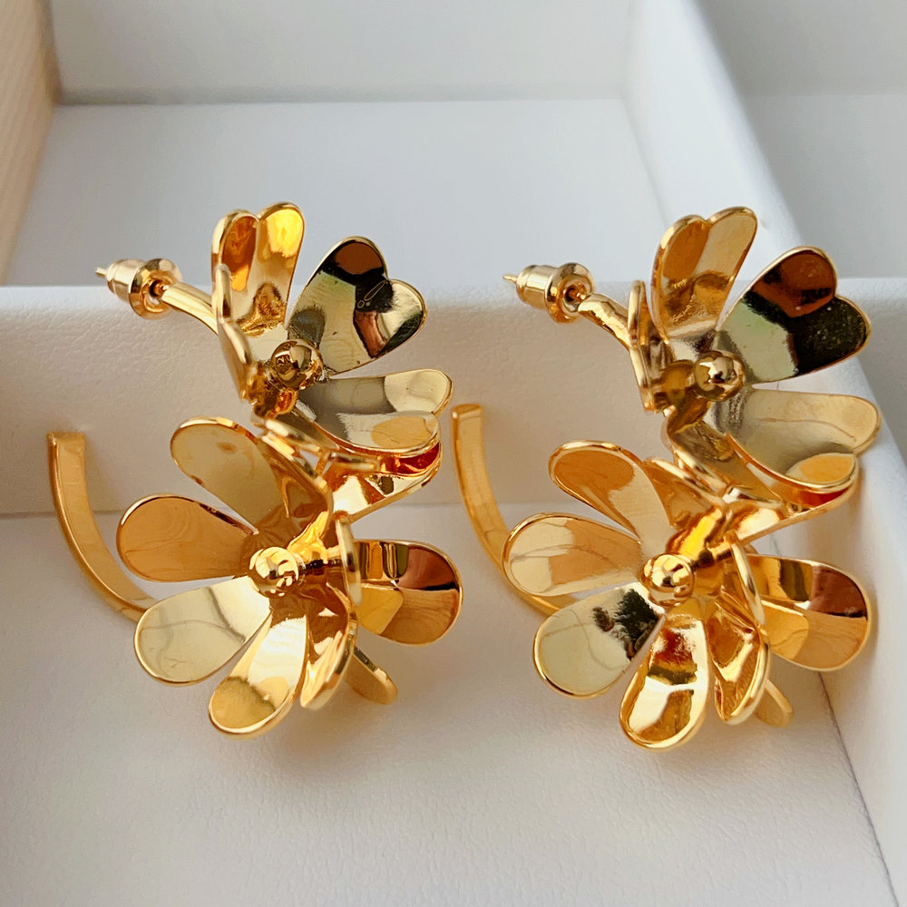 Metal flower hoop