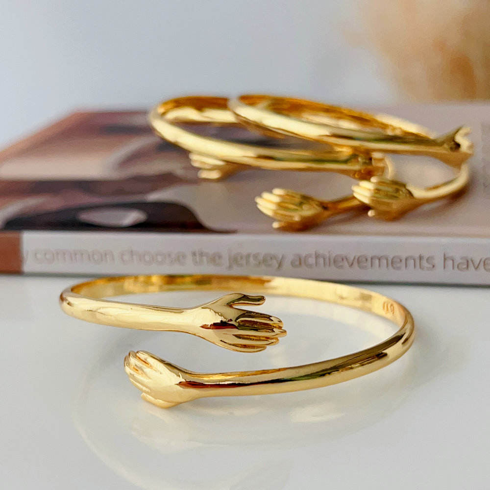 Metal hand to hand bangle