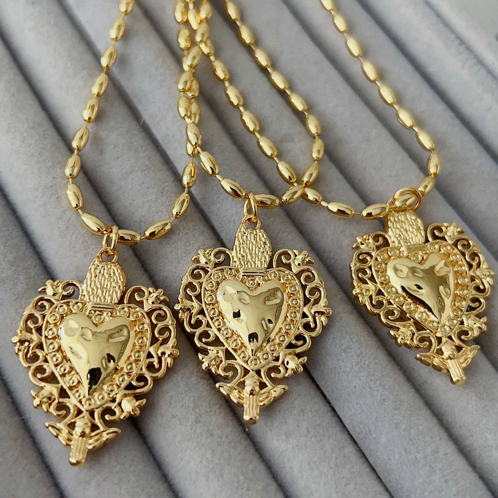 Oval gold bead necklace with heart charm
