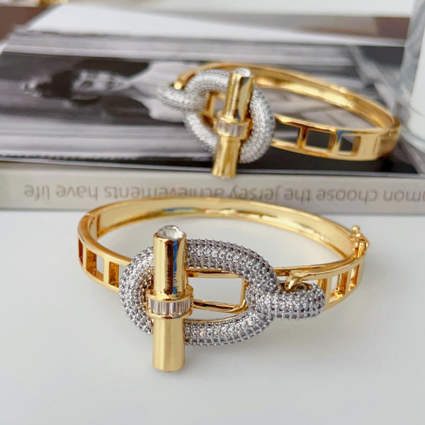 Pave siver circle bangle