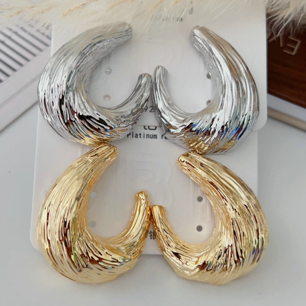 Metal chunky earrrings