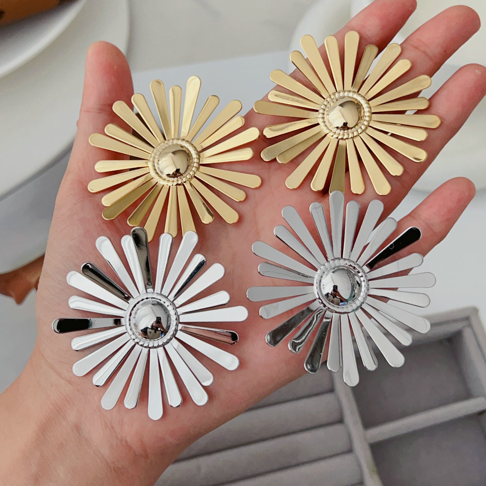 Chunky metal flower earrings
