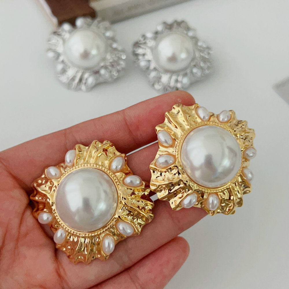 Fashion flower pearl earrings