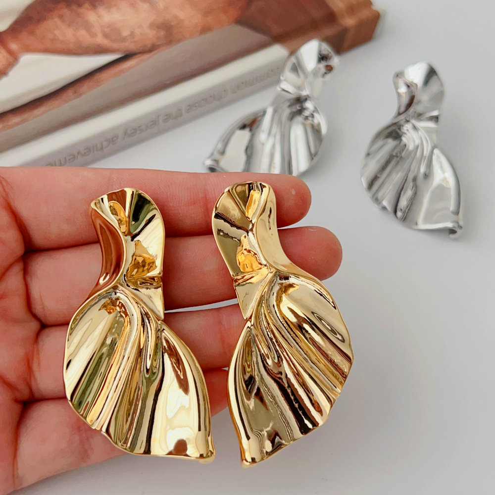 Metal fashion chunky earrings