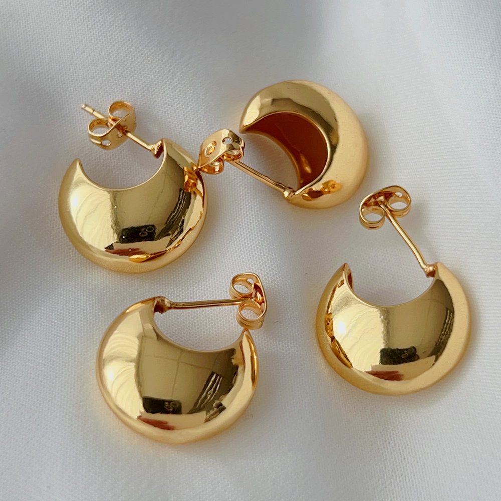 Metal moon earrings