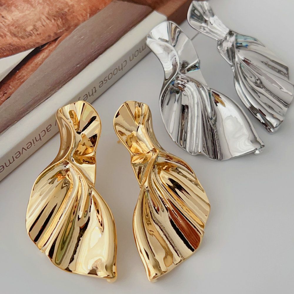 Metal fashion chunky earrings