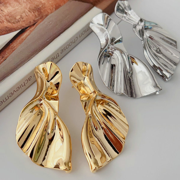 Metal fashion chunky earrings