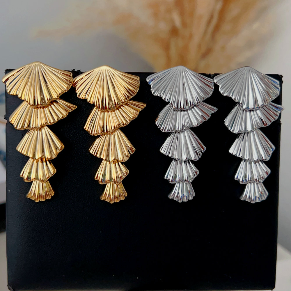 Long leaf earrings