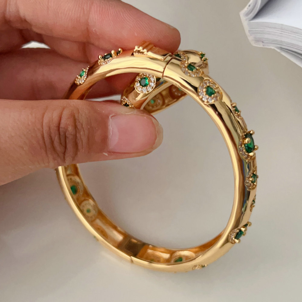 Green zircon bangle set with ring