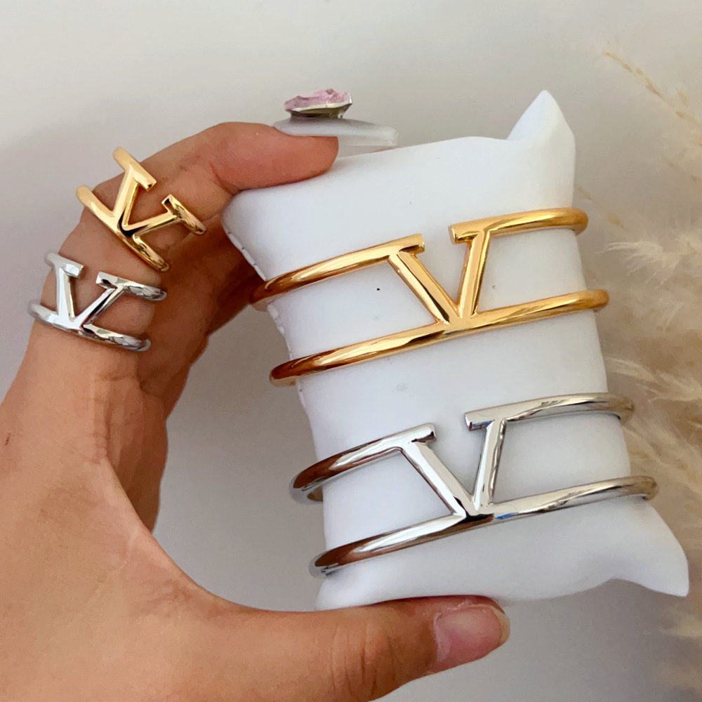 Fashion set bangle with ring