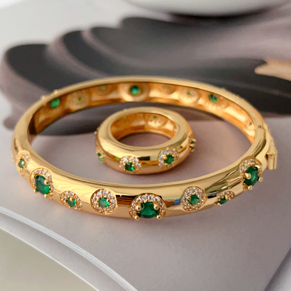 Green zircon bangle set with ring