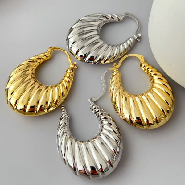 Metal chunky hoop