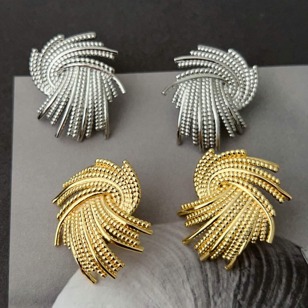Metal leaf earrings