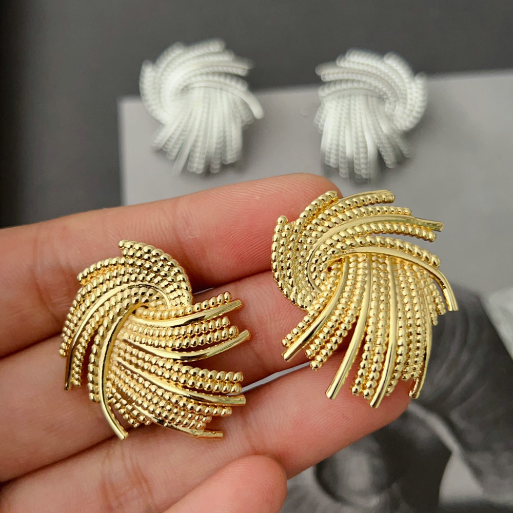 Metal leaf earrings