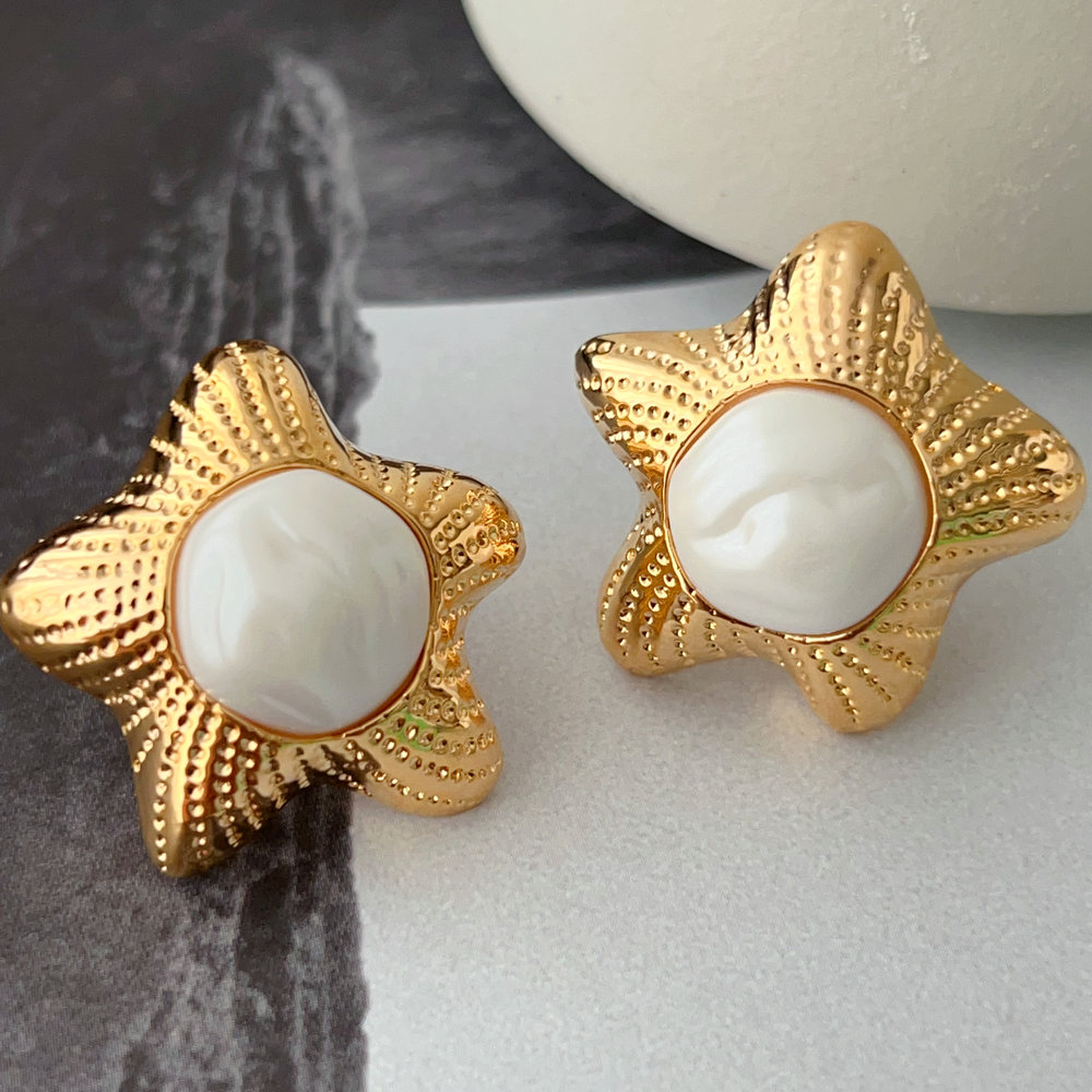 Star metal earrings