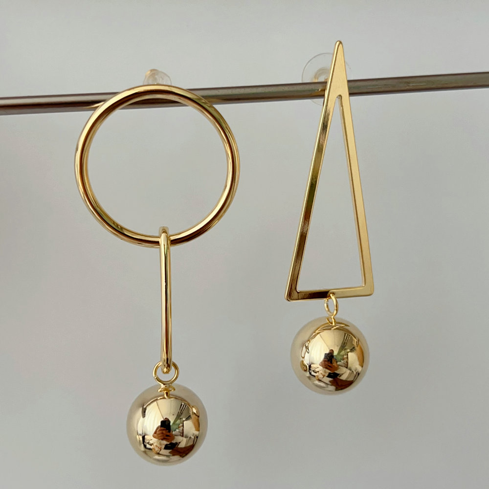 Special ball earrings