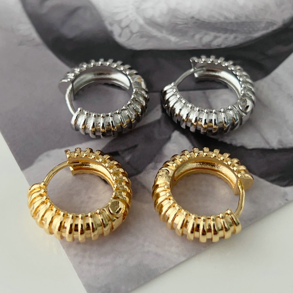 Metal cowhorn hoop