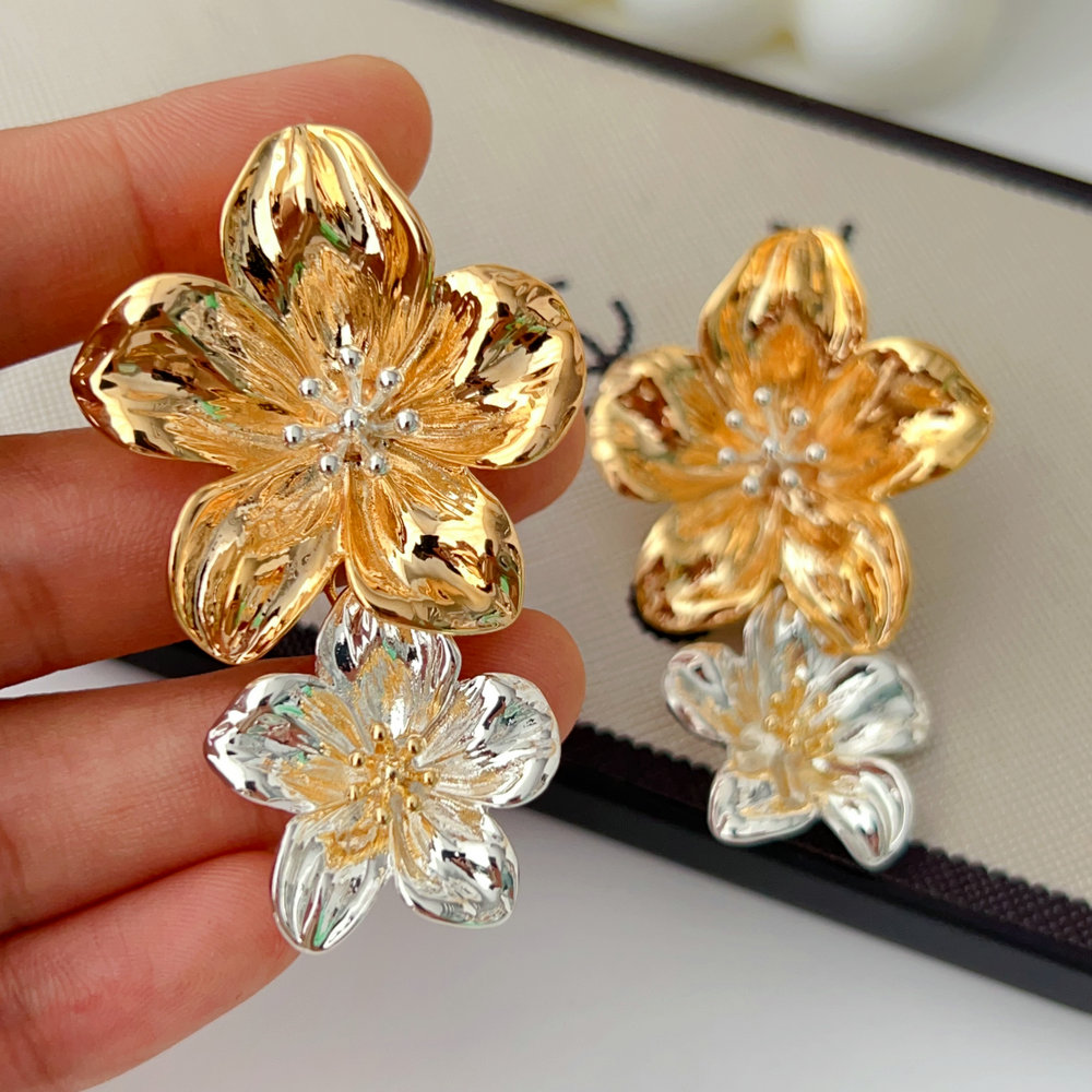 Metal flower earrings