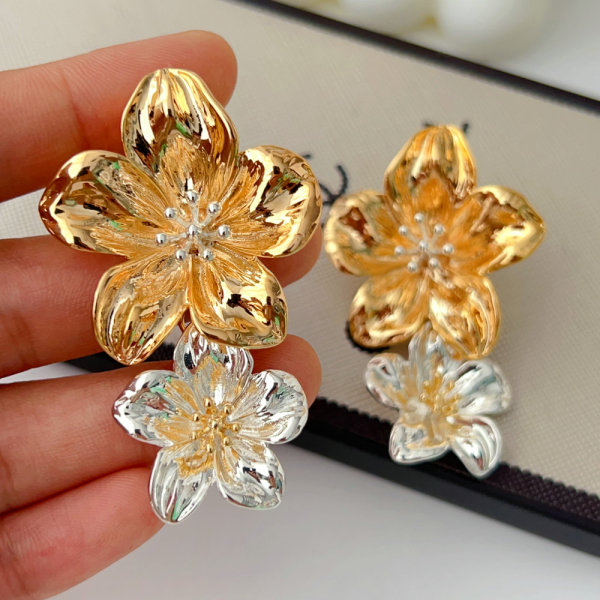 Metal flower earrings