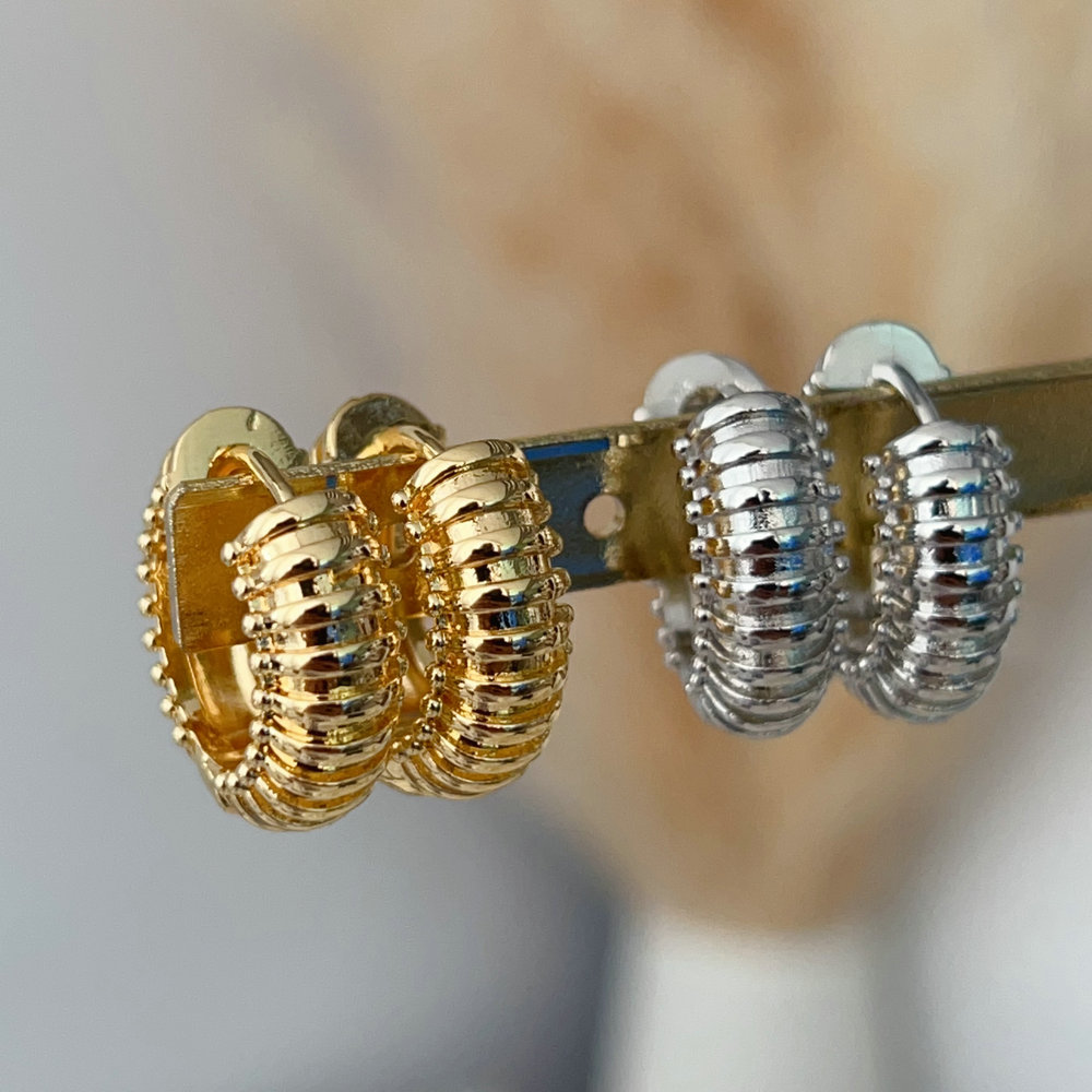 Metal cowhorn hoop
