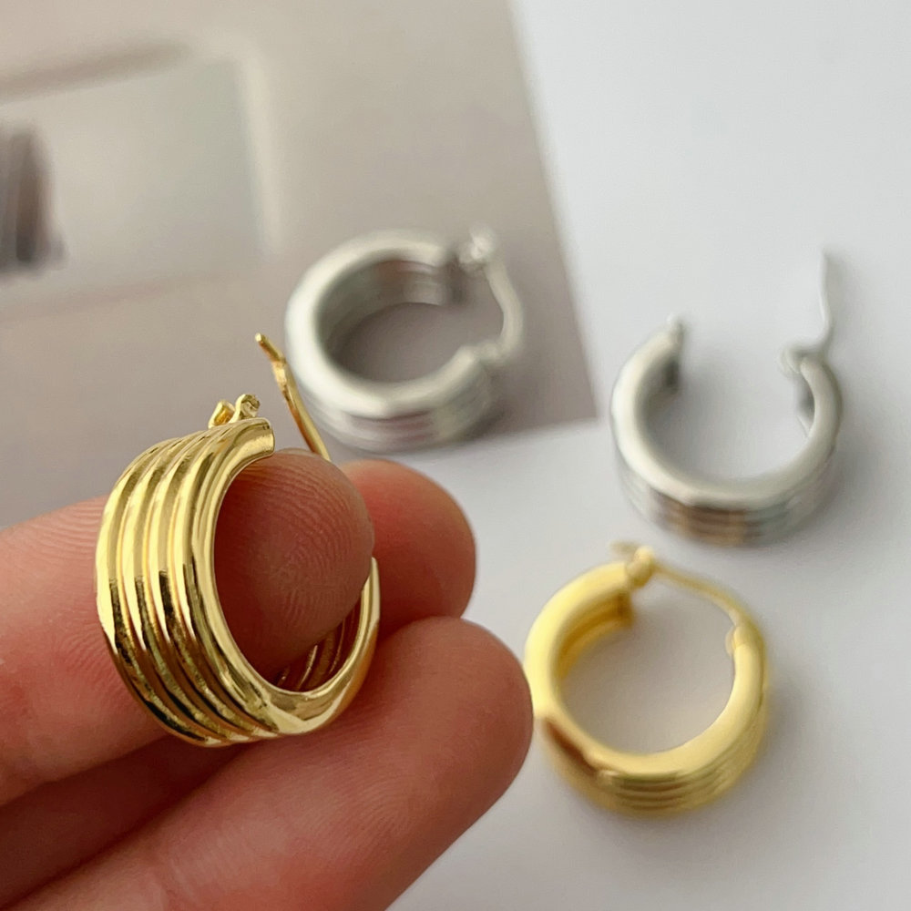 Metal chunky hoop
