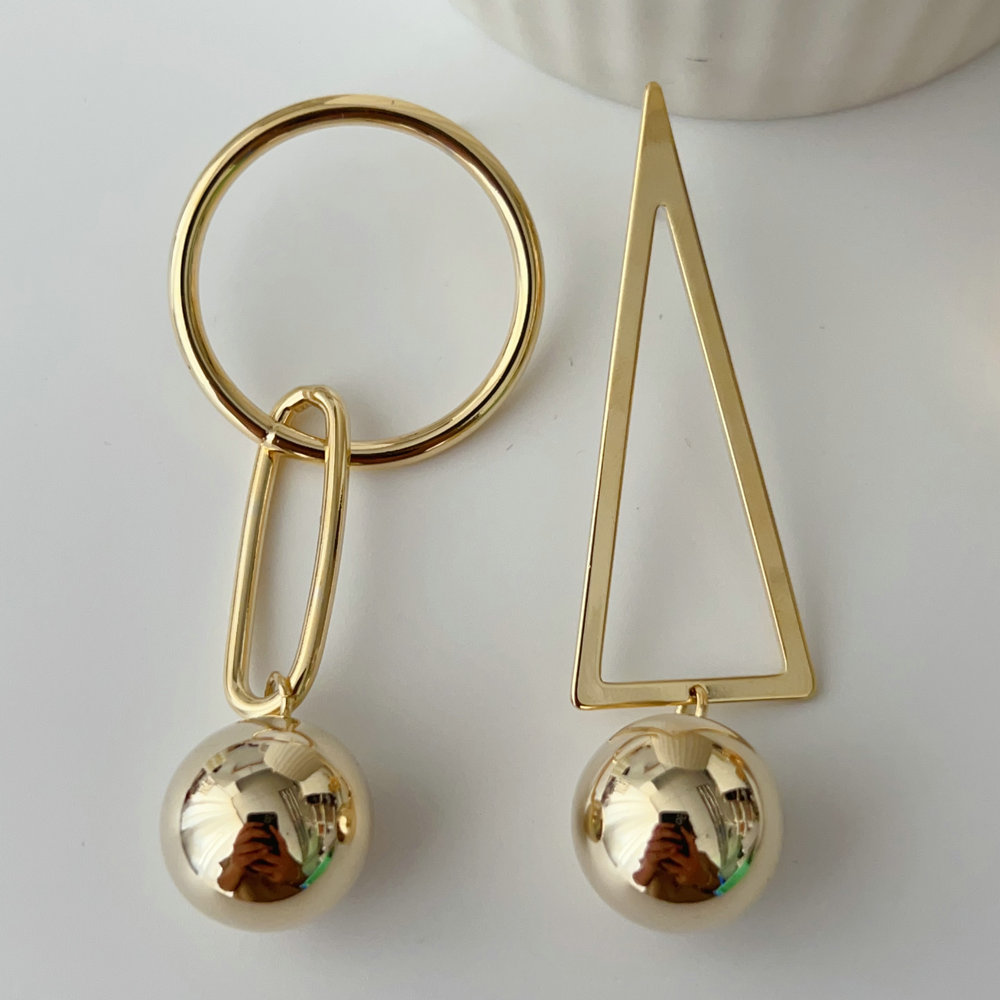 Special ball earrings