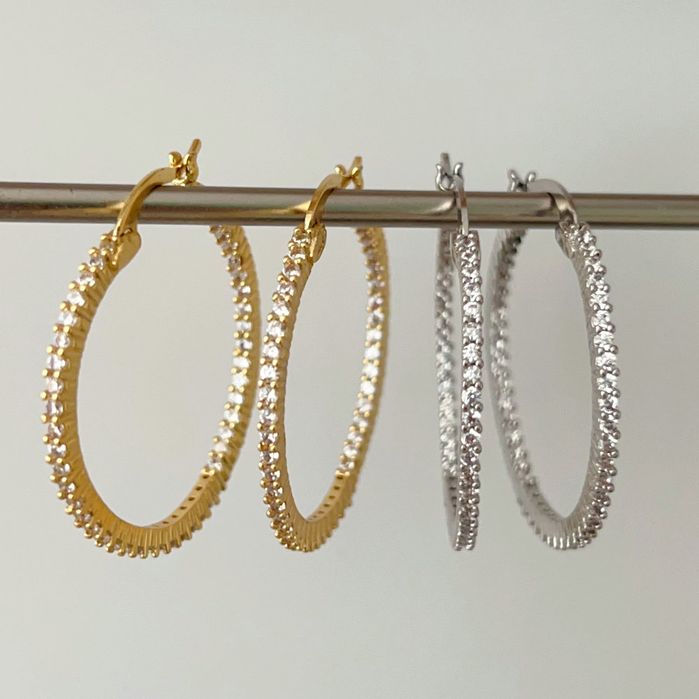 Basic zircon hoop