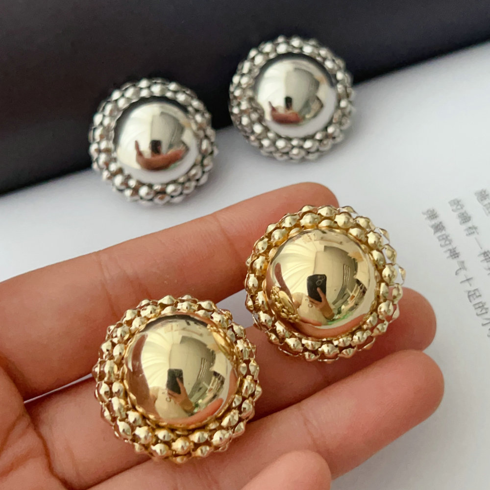 Ball metal earrings