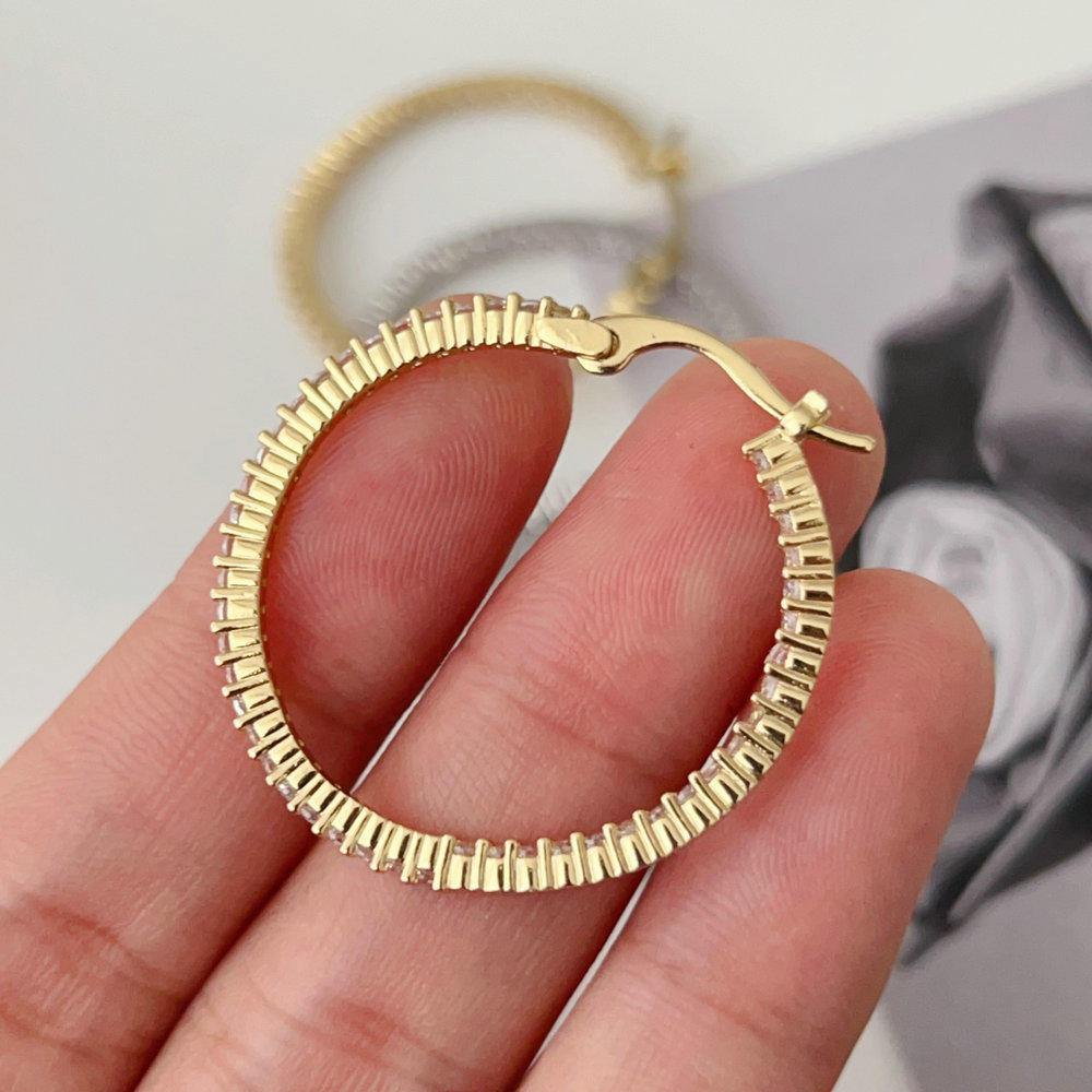 Basic zircon hoop