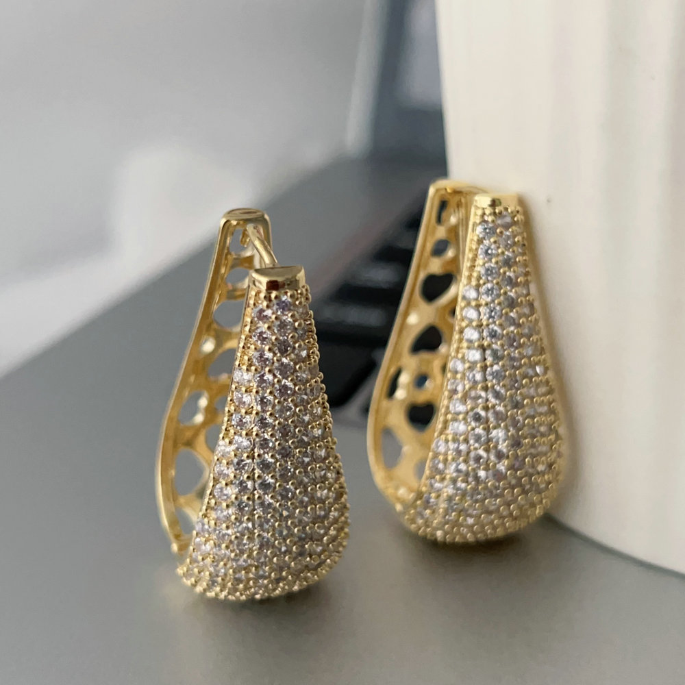 Pave chunky zircon hoop