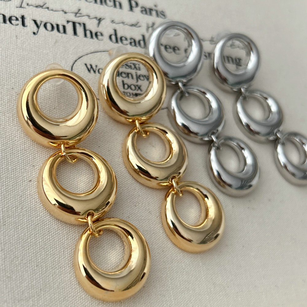 Round metal long earrings