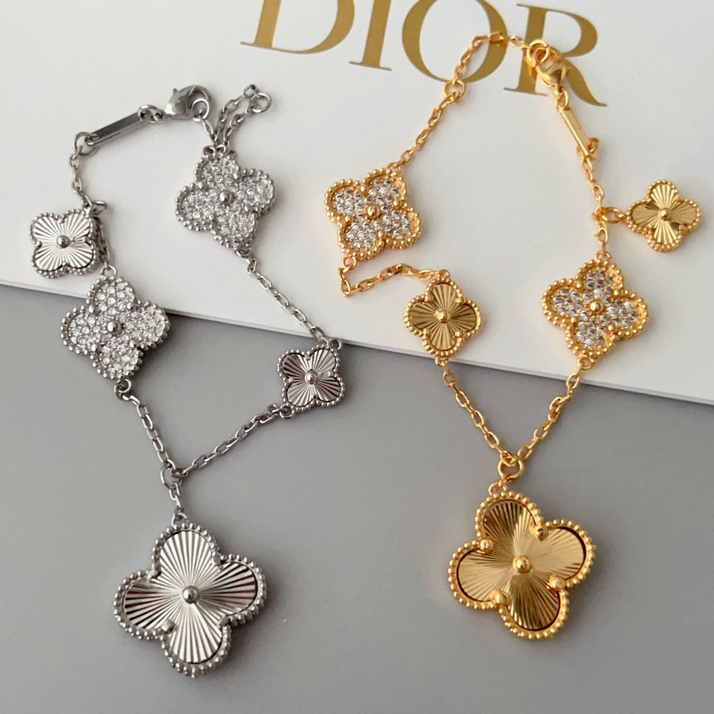 Clover bracelet