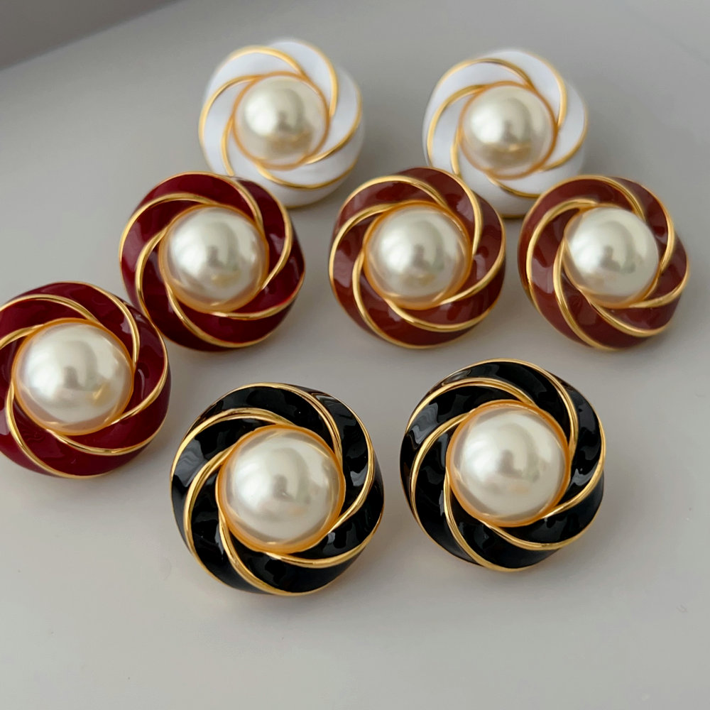 Enamel flower earrings