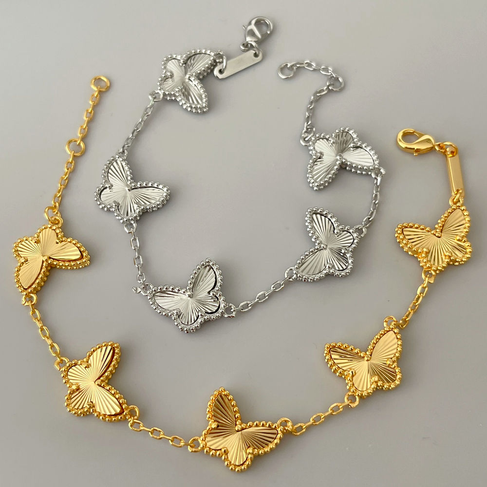 Metal clover bracelet