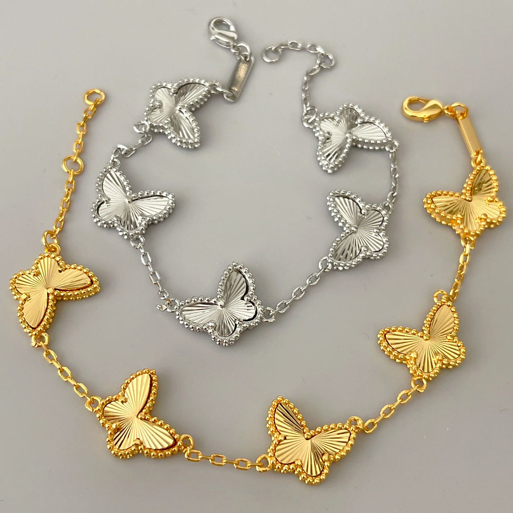 Metal clover bracelet