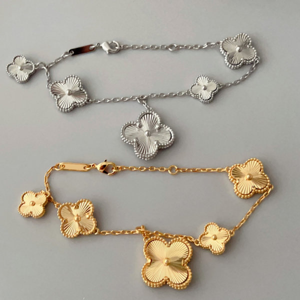 Clover bracelet