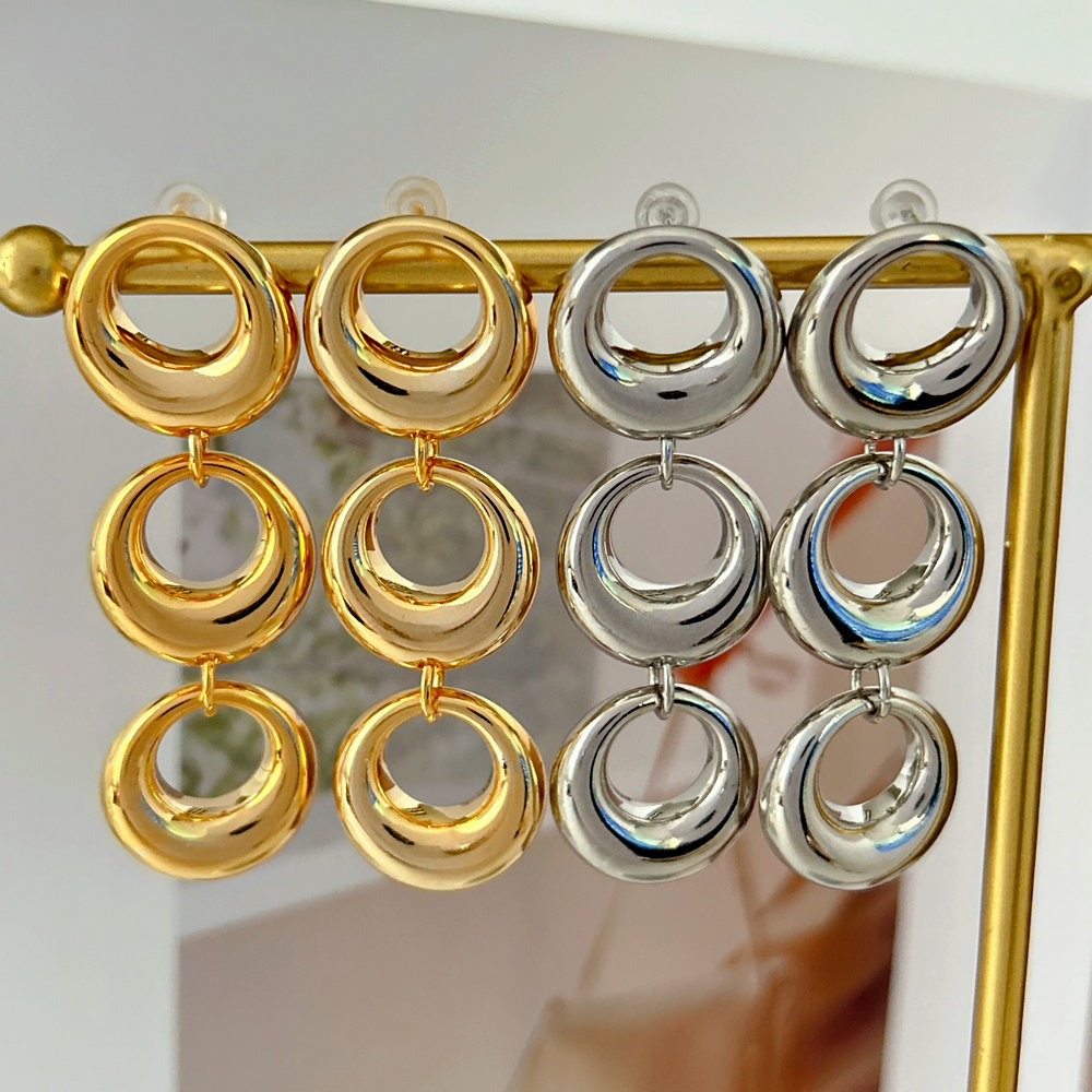 Round metal long earrings